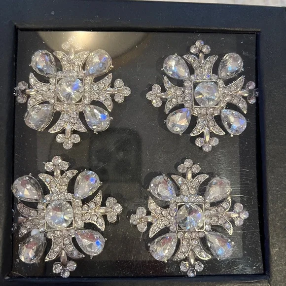 TAHARI HOME RHINESTONE NAPKIN RING SET flower snowflakeCrystal Silver Jeweled - Picture 1 of 5